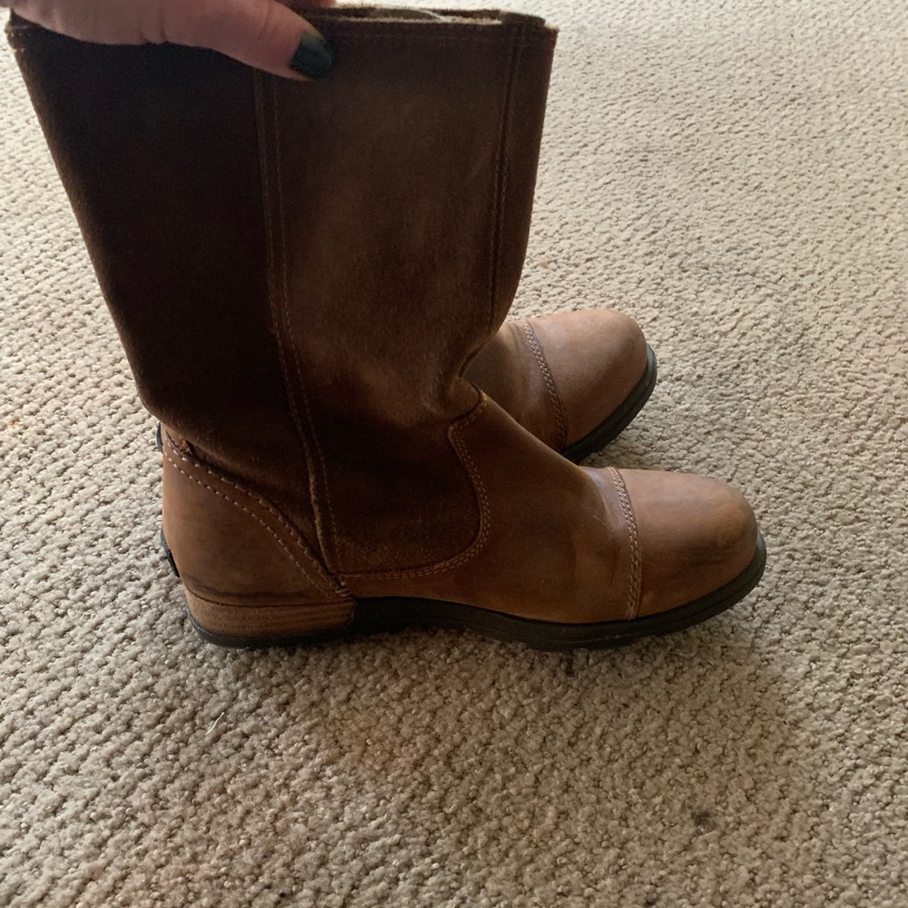 Twice worn waterproof sorels